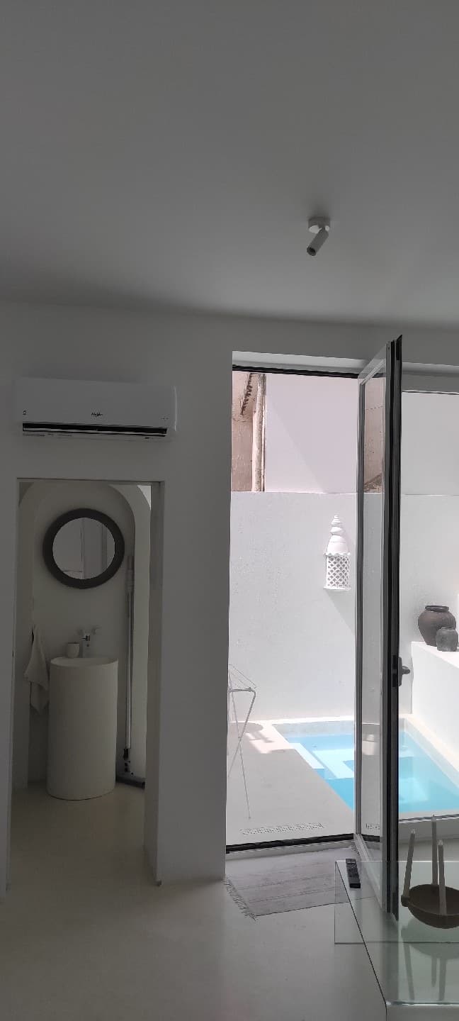 Air conditioning installed in a home overlooking the pool
